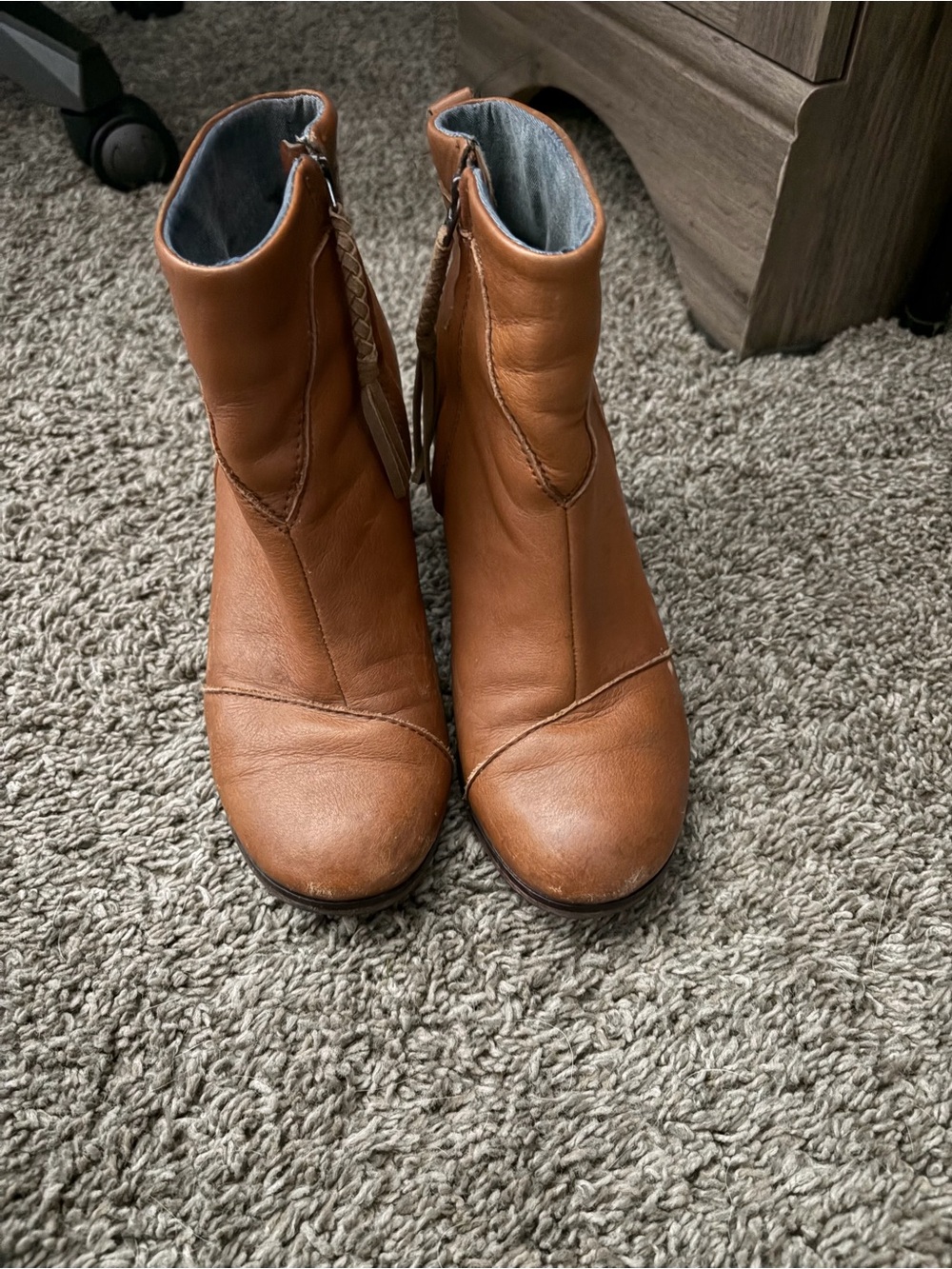 Tom’s Women's Tan Leather Ankle Boots - Sleek Zip Design